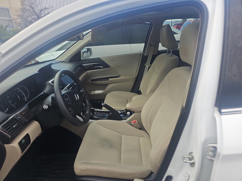 Used 2016 Honda Accord EX image 5