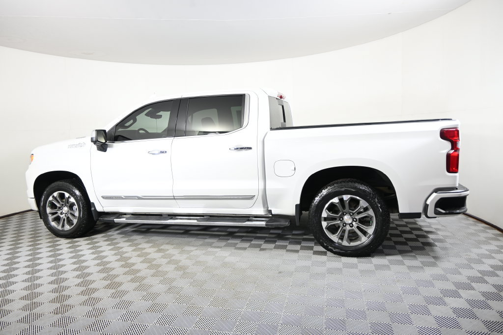 Used 2024 Chevrolet Silverado 1500 High Country w/ Technology Package AWD/4WD image 3