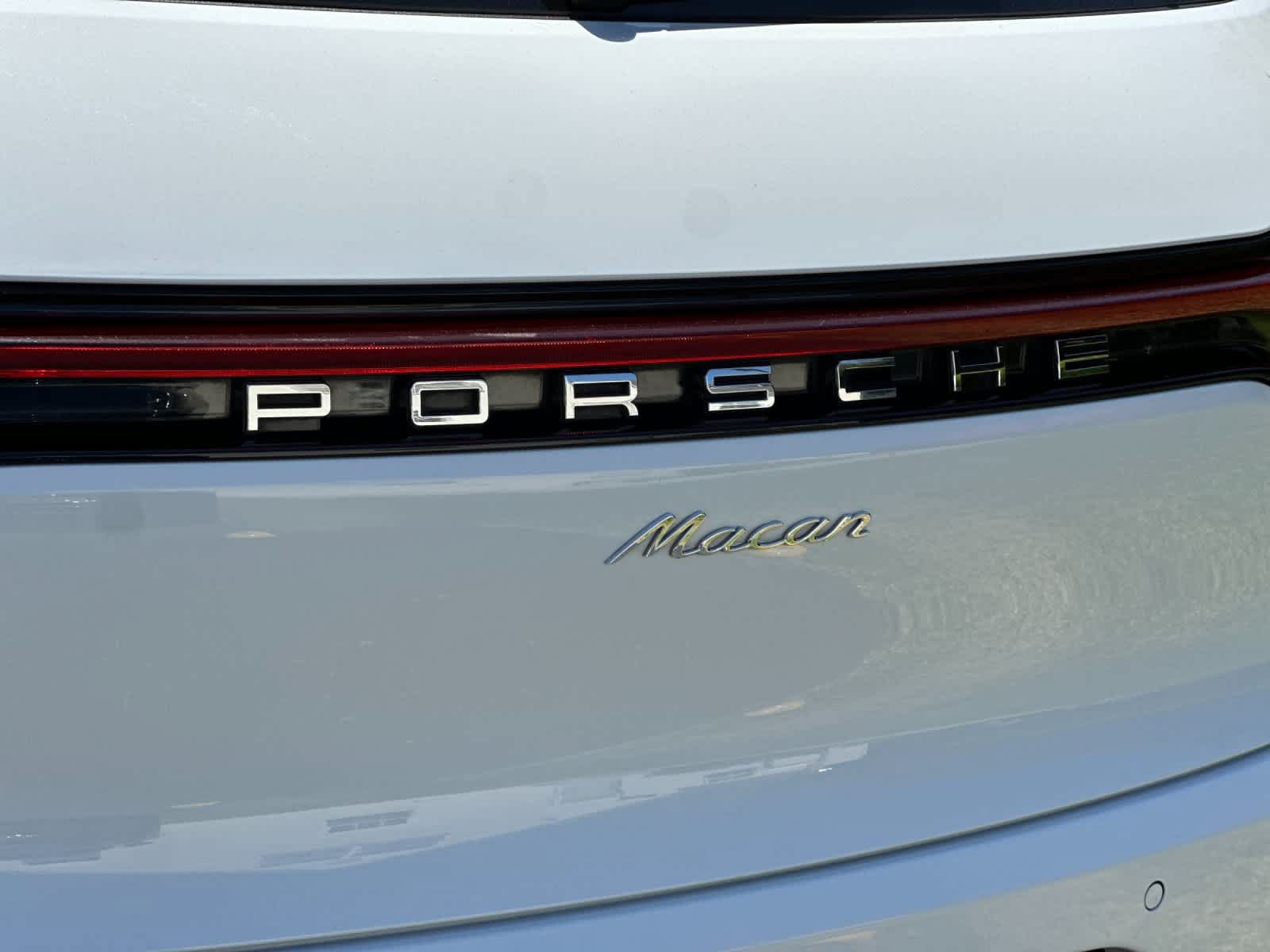 Certified 2019 Porsche Macan AWD/4WD image 31