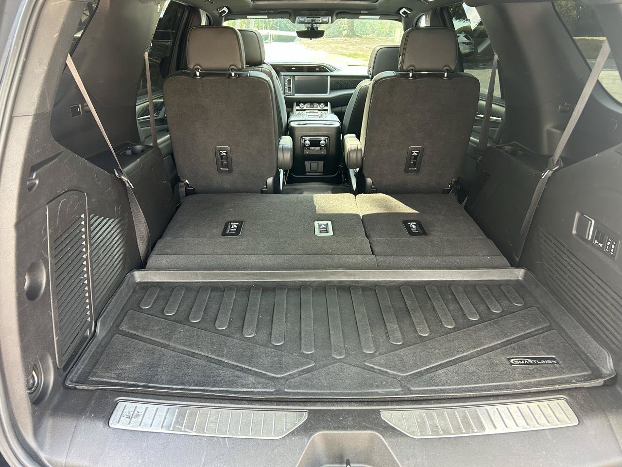 Used 2022 GMC Yukon Denali w/ Denali Premium Package AWD/4WD image 25
