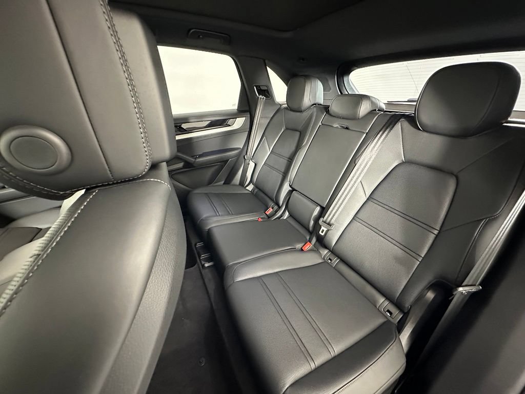 Certified 2026 Porsche Cayenne E-Hybrid AWD/4WD image 40