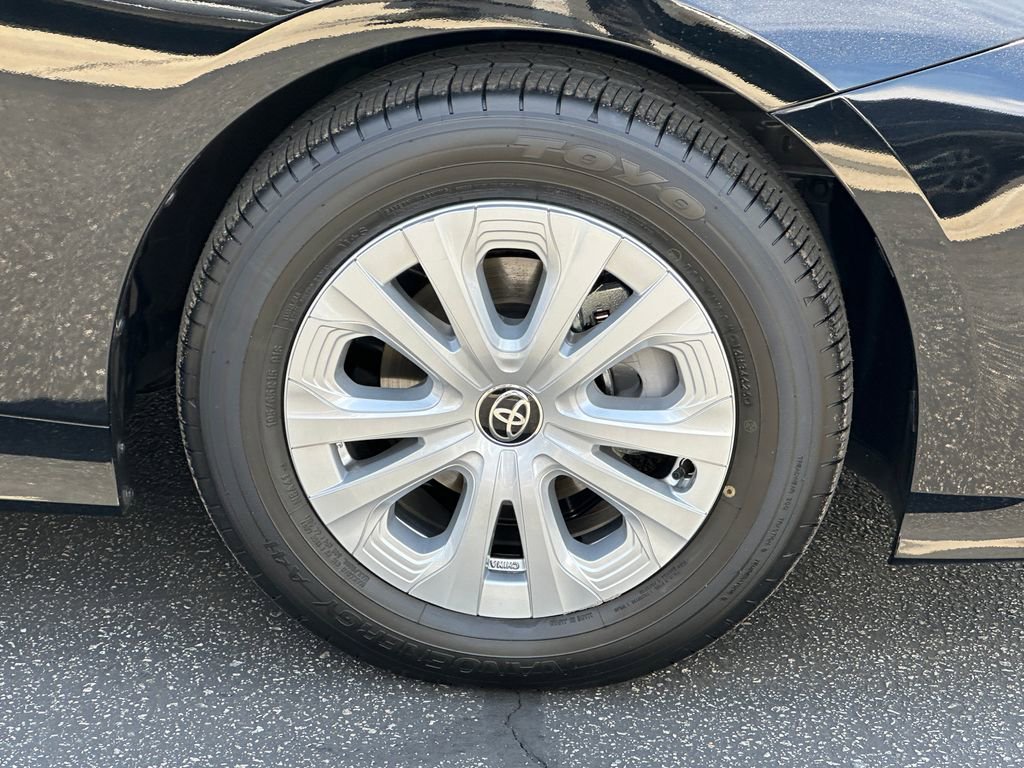 Used 2022 Toyota Prius L Eco image 15