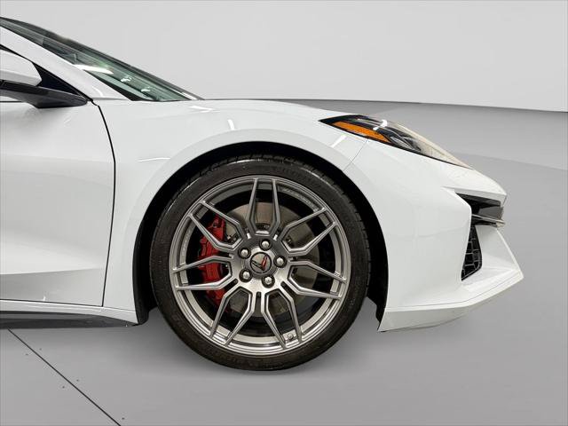 Used 2023 Chevrolet Corvette Z06 w/ Chrome Exterior Badge Package RWD image 20