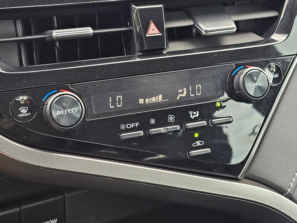 Used 2023 Toyota Camry SE image 9