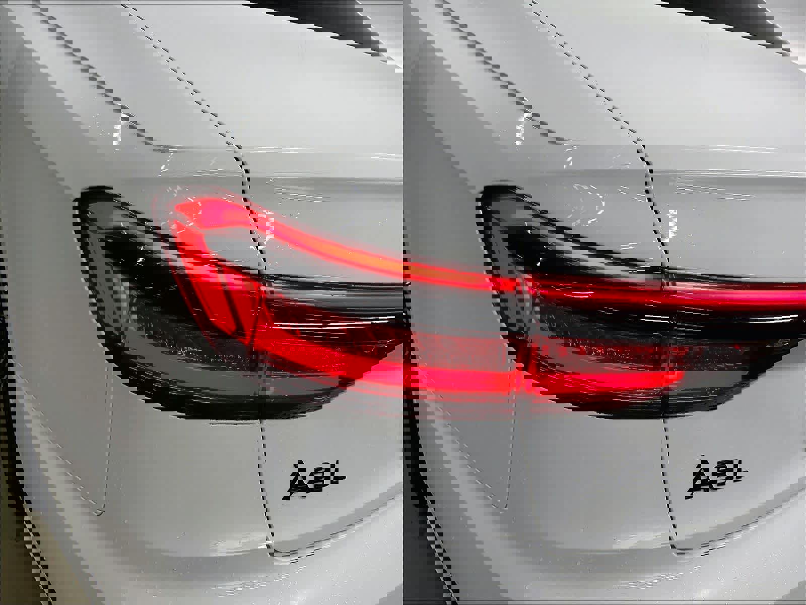 Used 2021 Audi A8 L 3.0T w/ Executive Plus Package image 31