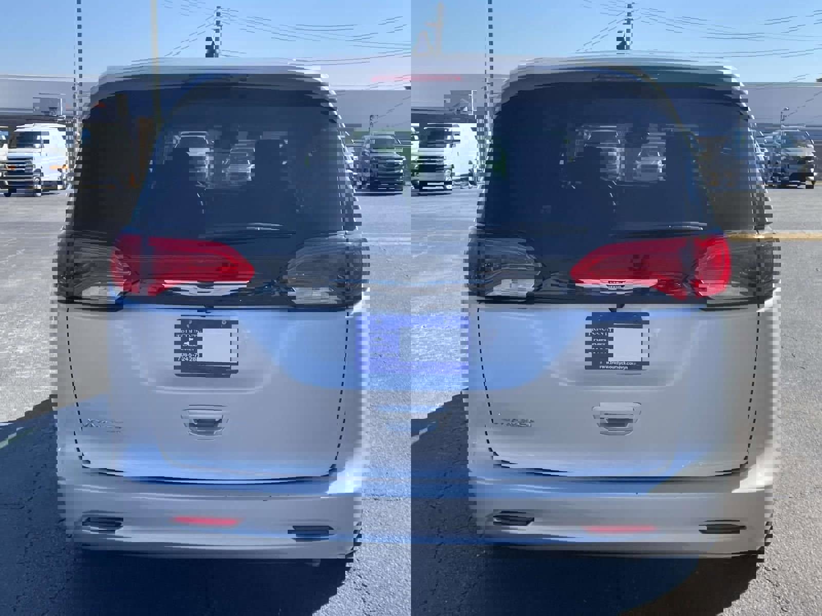 Used 2024 Chrysler Voyager LX image 4