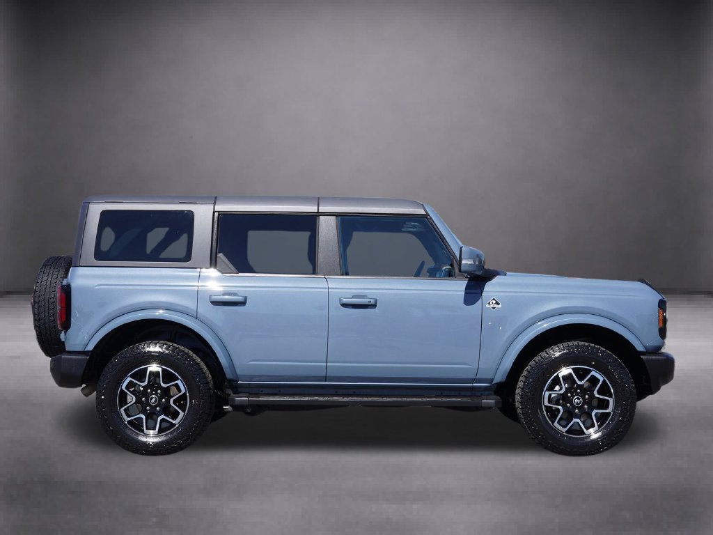 Used 2023 Ford Bronco Outer Banks AWD/4WD image 3