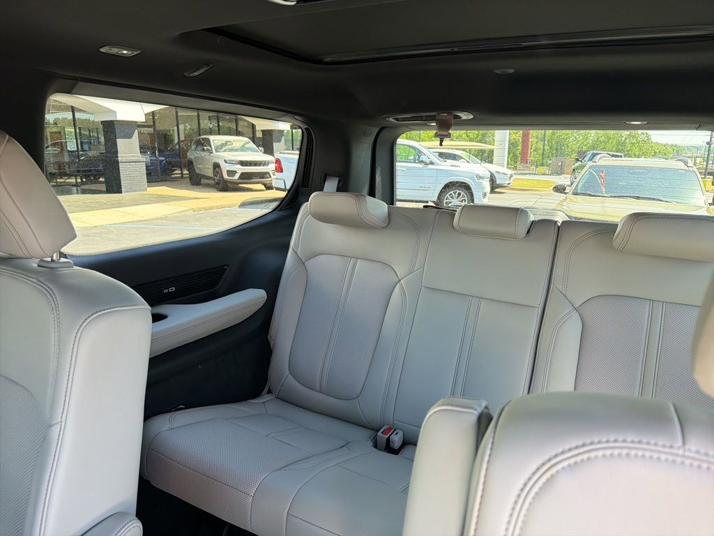 New 2026 Jeep Grand Wagoneer Summit AWD/4WD image 23