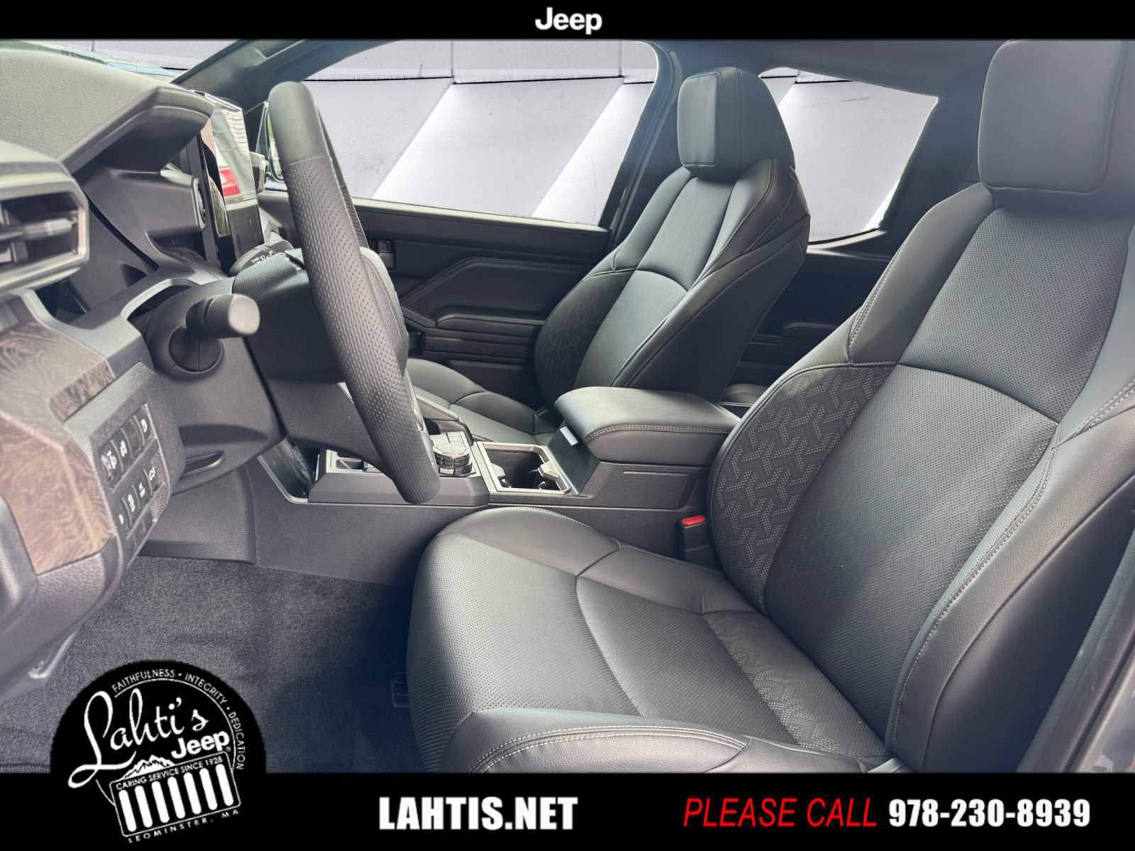 Used 2025 Toyota Tacoma Limited image 11