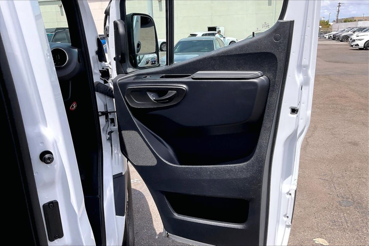 Used 2024 Mercedes-Benz Sprinter 2500 image 22