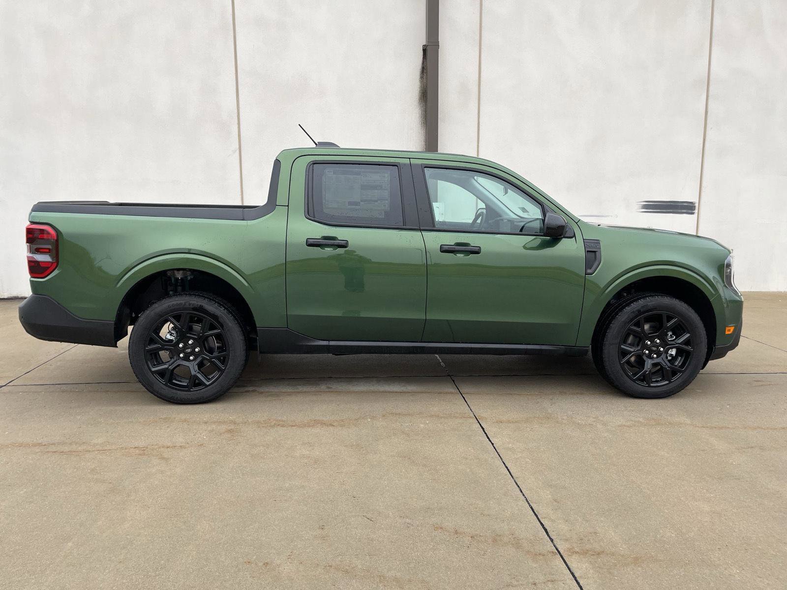 New 2025 Ford Maverick XLT w/ XLT Luxury Package image 5