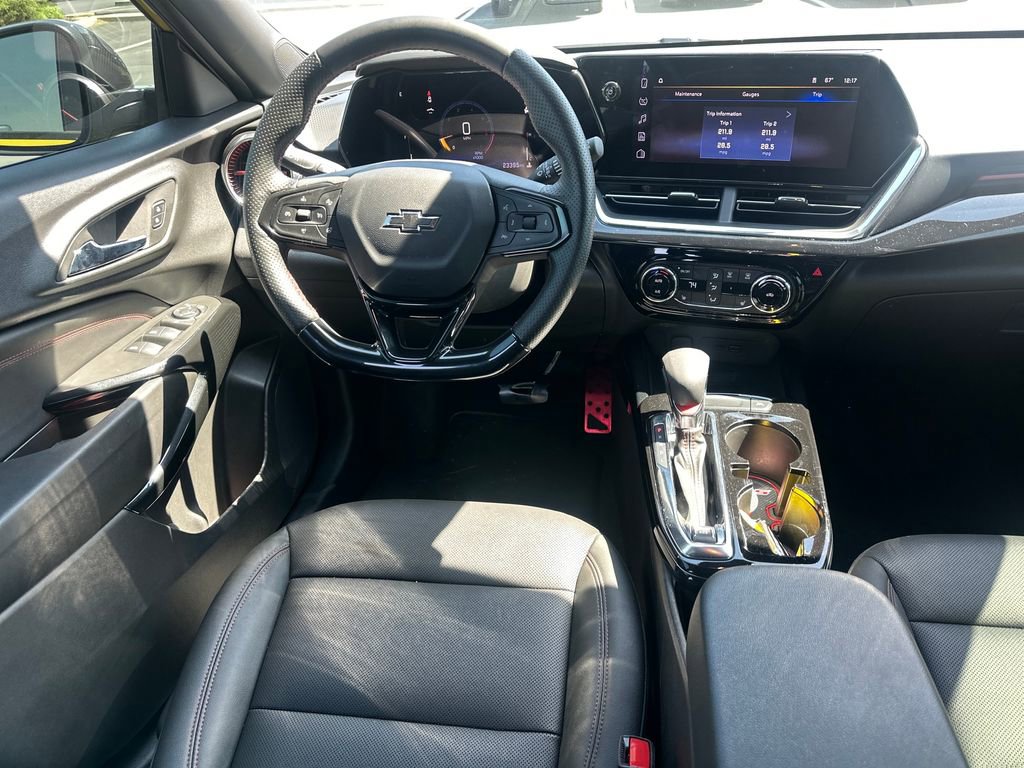 Used 2024 Chevrolet Trax RS w/ Sunroof Package image 16