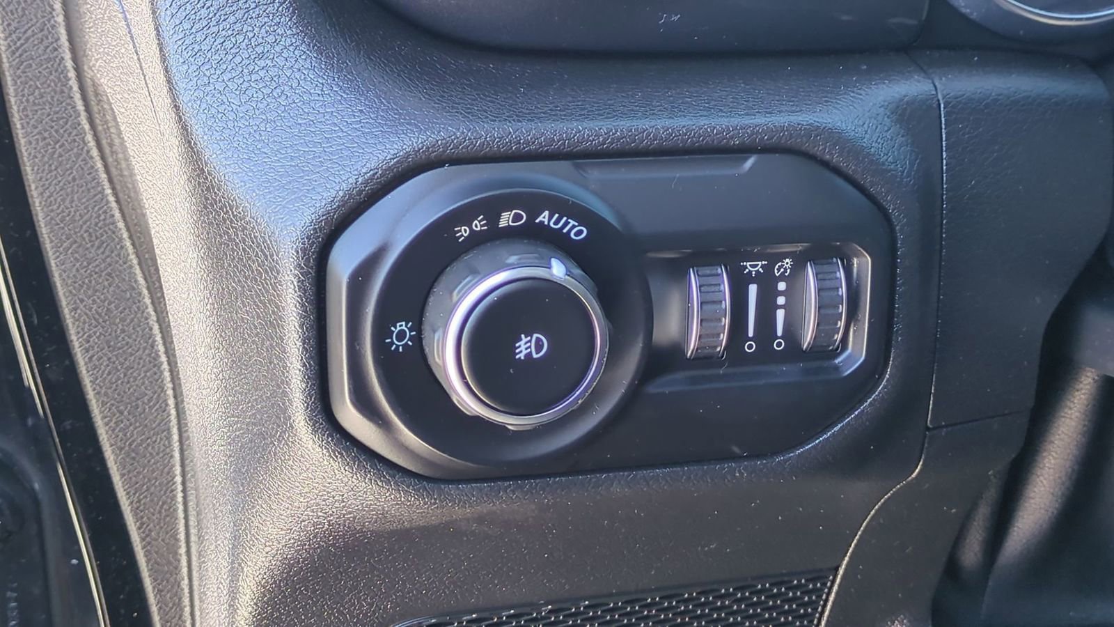 Used 2021 Jeep Wrangler Unlimited Sahara image 17