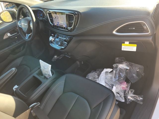 New 2026 Chrysler Pacifica Select FWD image 13