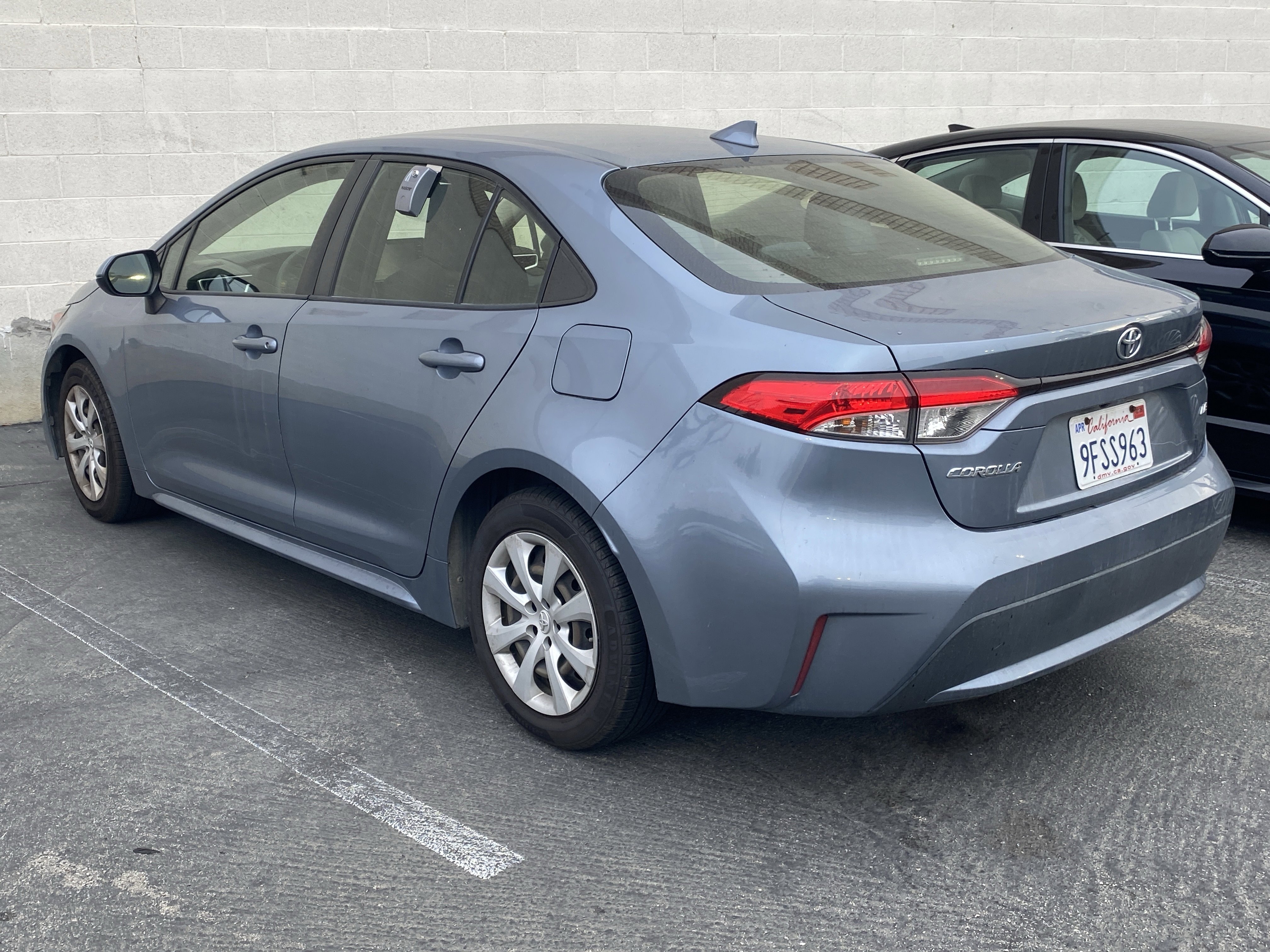 Used 2020 Toyota Corolla LE image 3
