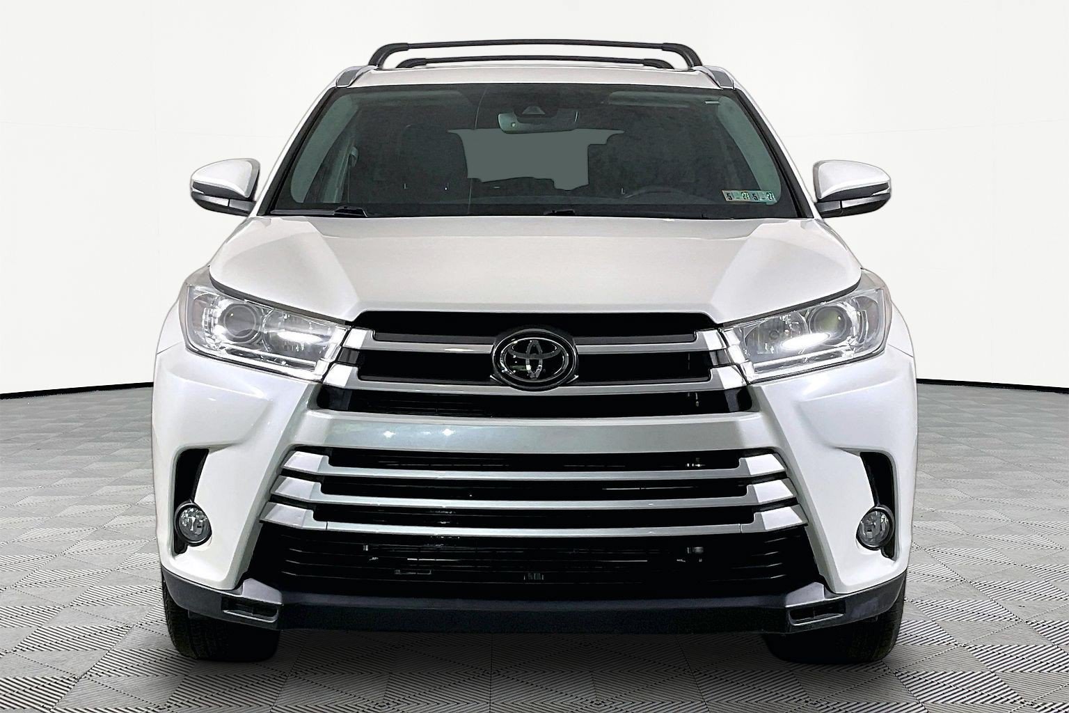 Used 2019 Toyota Highlander XLE AWD/4WD image 2