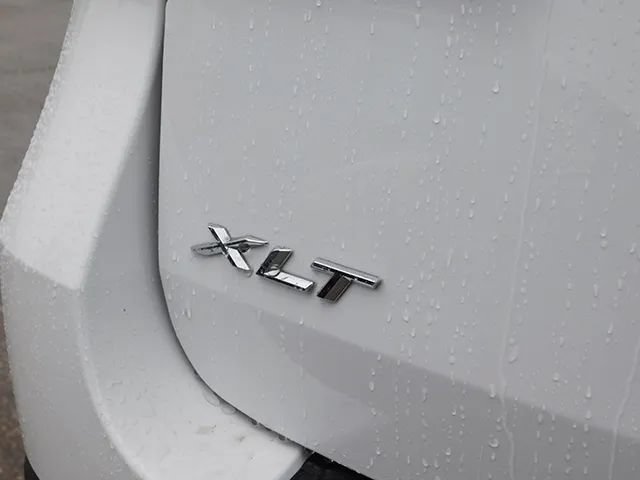 Used 2023 Ford Explorer XLT AWD/4WD image 7