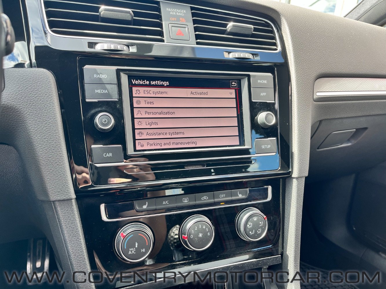 Used 2019 Volkswagen Golf 4-Door image 21