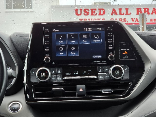 Used 2022 Toyota Highlander XLE AWD/4WD image 27
