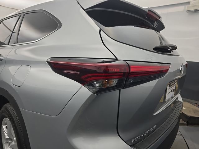Used 2024 Toyota Highlander LE image 18