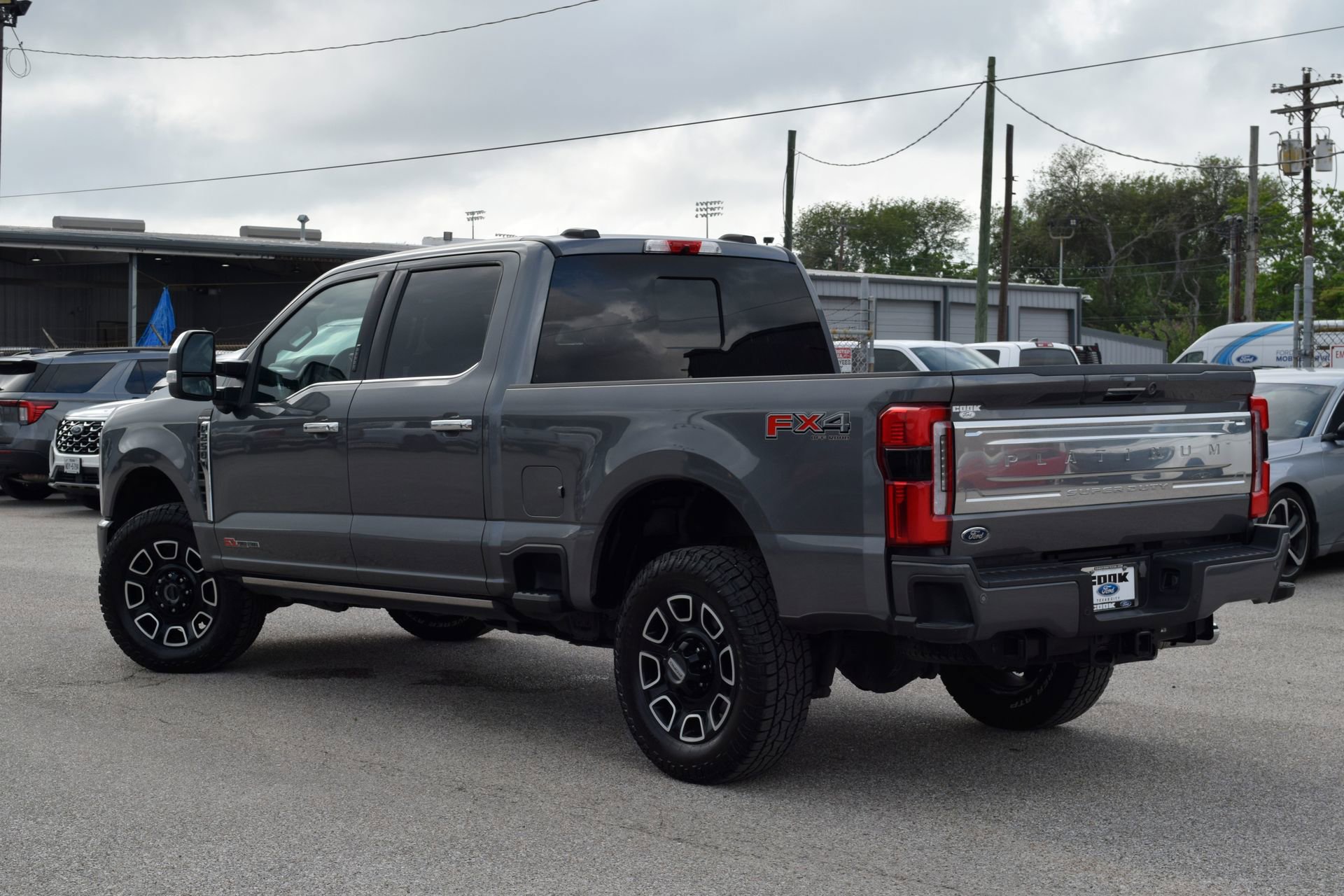 Used 2024 Ford F250 Platinum AWD/4WD image 4
