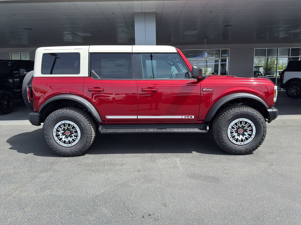 New 2026 Ford Bronco Outer Banks w/ Sasquatch Package AWD/4WD image 3