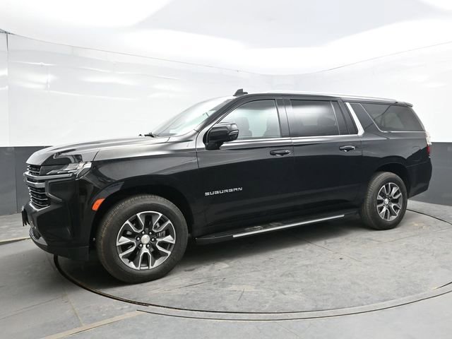 Used 2021 Chevrolet Suburban LT w/ Luxury Package image 3