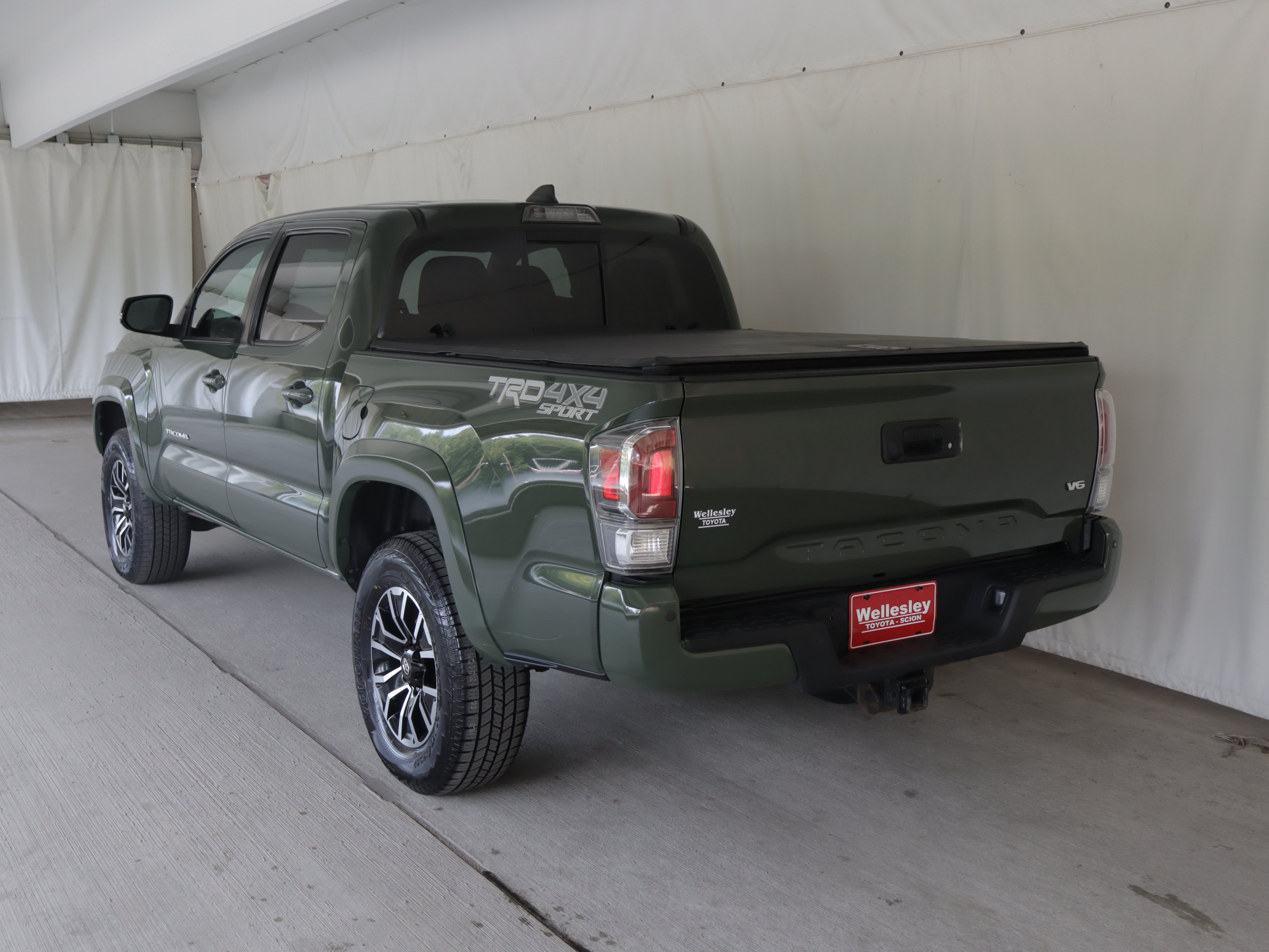 Used 2021 Toyota Tacoma TRD Sport w/ Technology Package AWD/4WD image 25
