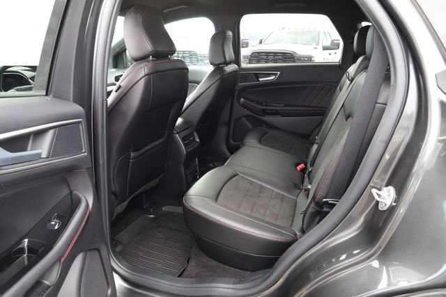 Used 2020 Ford Edge ST-Line w/ Cold Weather Package AWD/4WD image 19