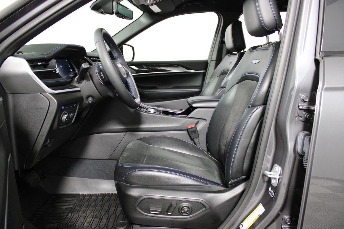 Used 2022 Jeep Grand Cherokee Trailhawk w/ Advanced Protech Group II AWD/4WD image 8