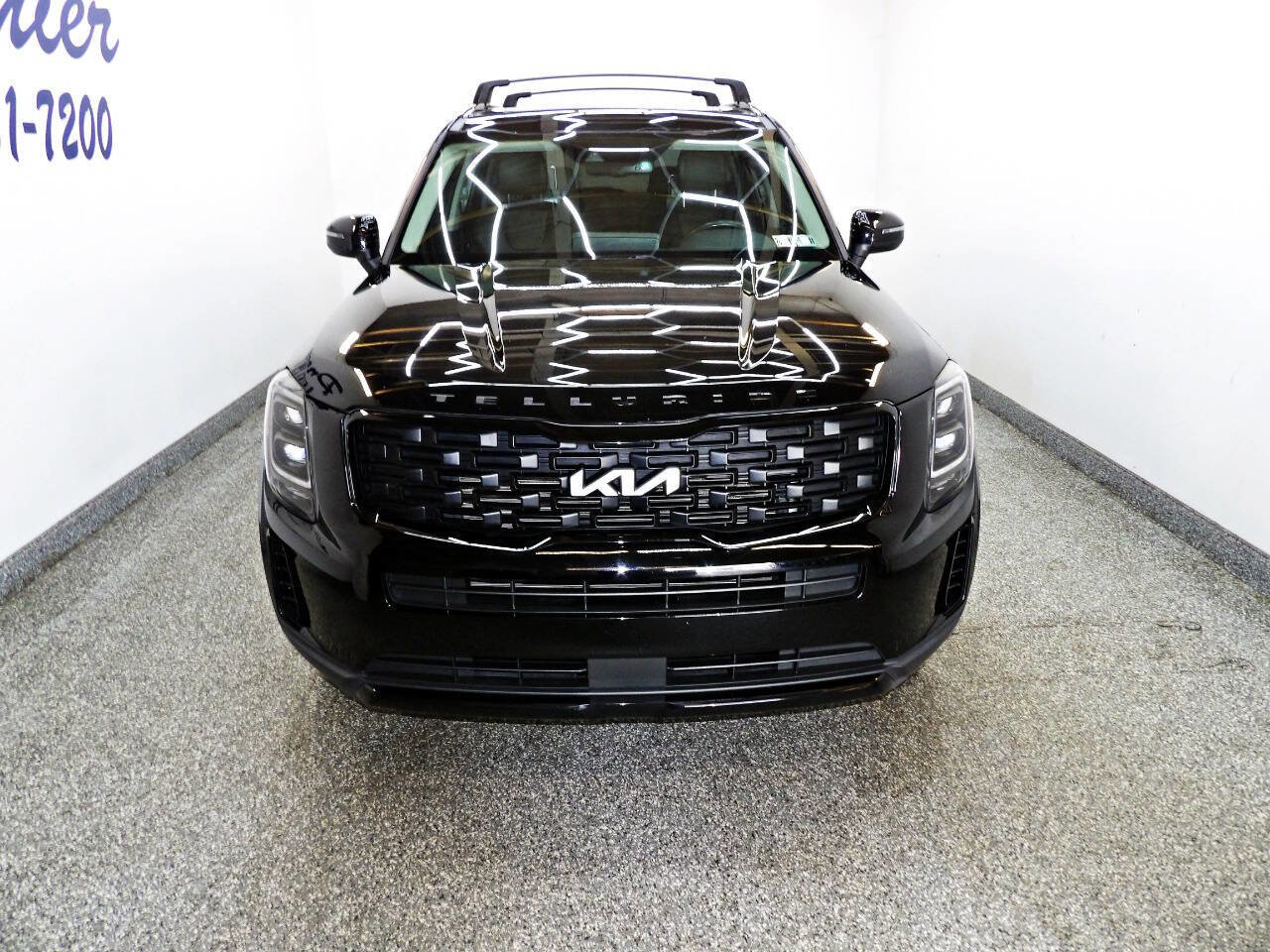 Used 2022 Kia Telluride EX w/ EX Premium Package AWD/4WD image 2