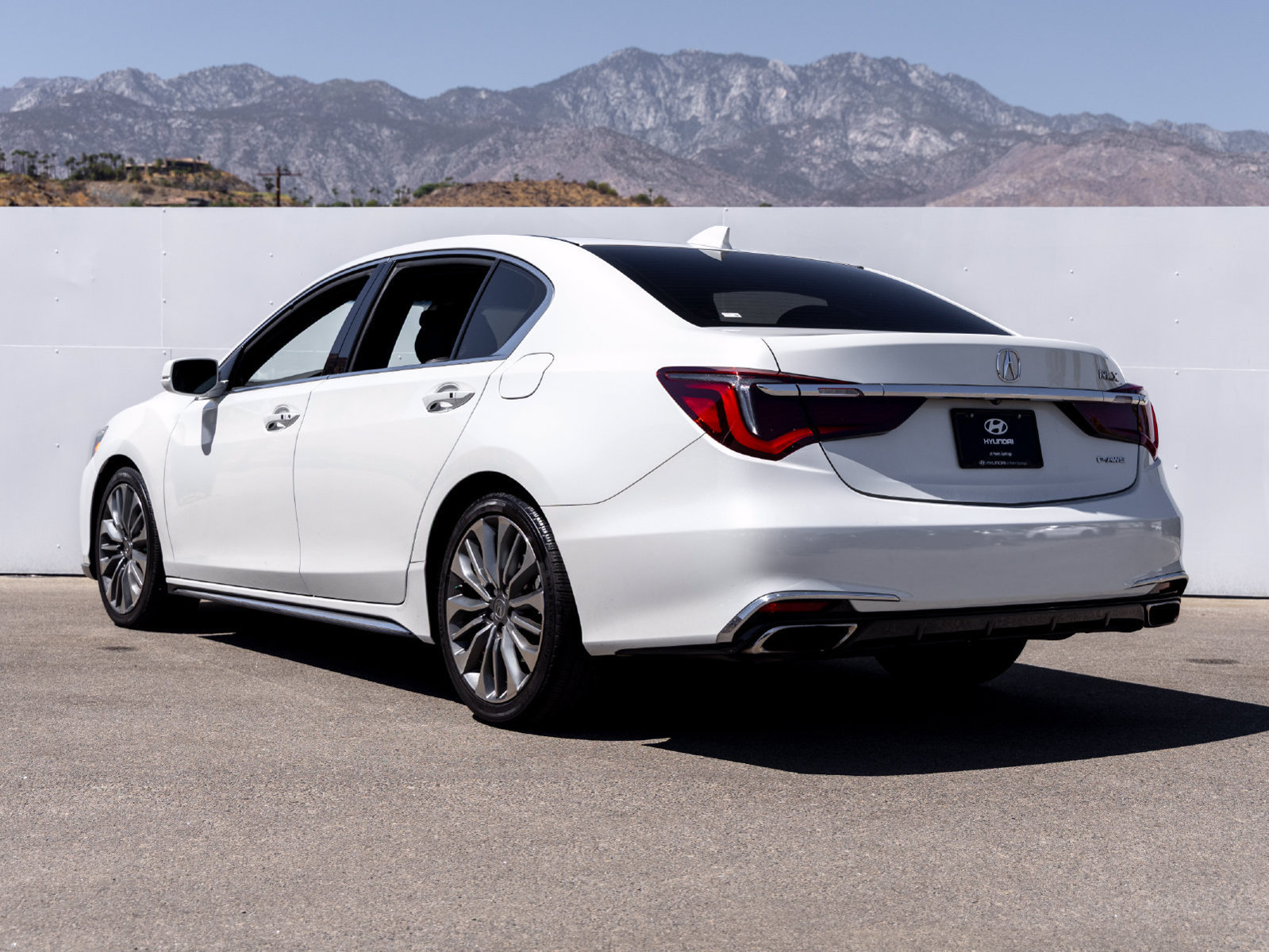 Used 2018 Acura RLX w/ Technology Package FWD image 4
