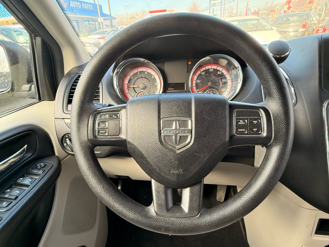 Used 2019 Dodge Grand Caravan SE w/ UConnect Hands-Free Group image 30