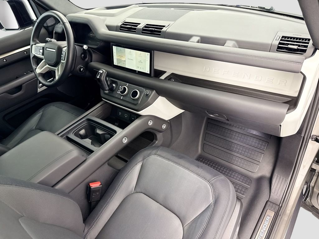 Used 2024 Land Rover Defender 110 X-Dynamic SE AWD/4WD image 16