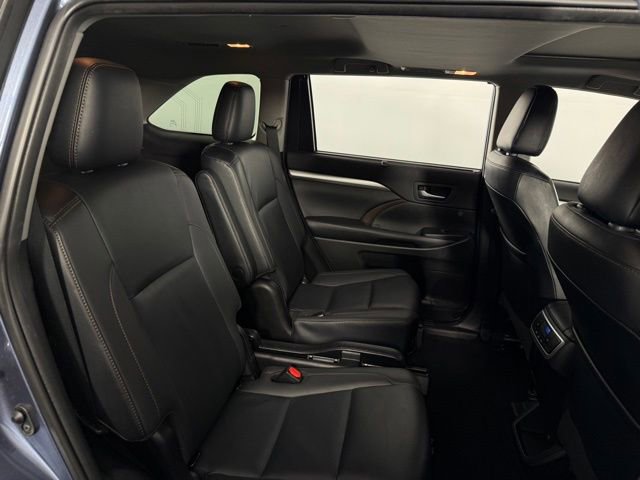 Used 2019 Toyota Highlander XLE image 18