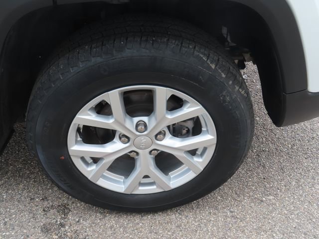 Used 2023 Jeep Grand Cherokee Limited AWD/4WD image 17