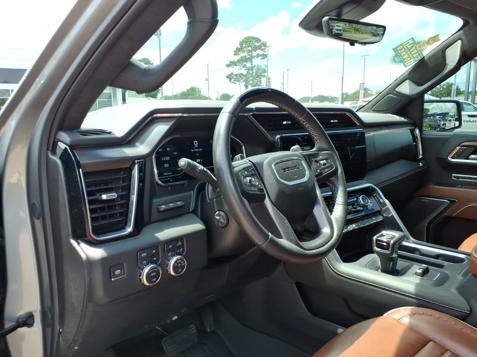 Used 2024 GMC Sierra 1500 Denali Ultimate AWD/4WD image 8