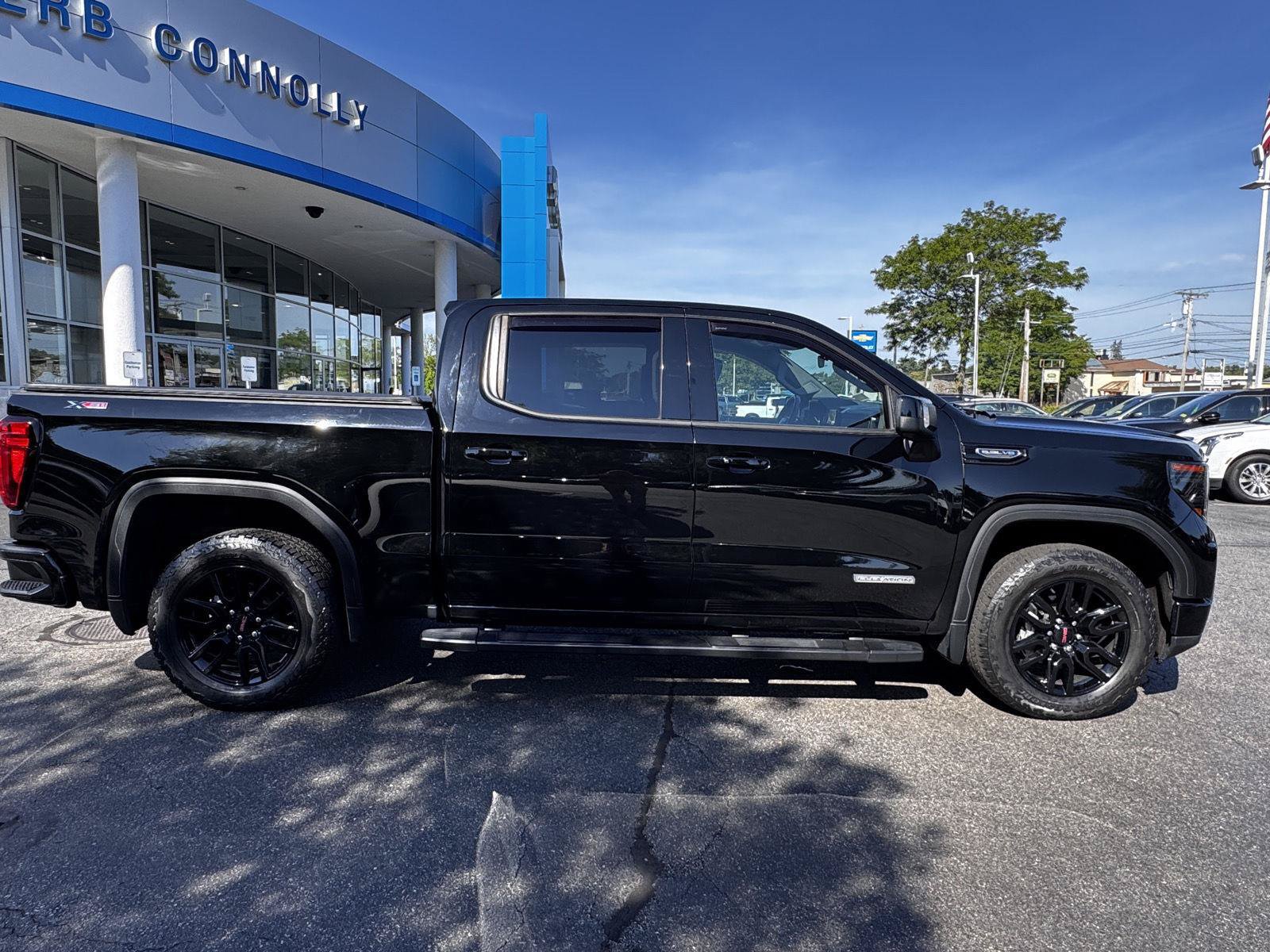 Used 2022 GMC Sierra 1500 Elevation w/ Elevation Premium Package AWD/4WD image 8