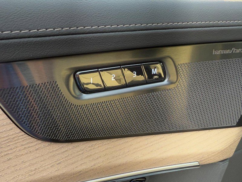 New 2026 Volvo XC90 B6 Plus w/ Protection Package Premier image 10