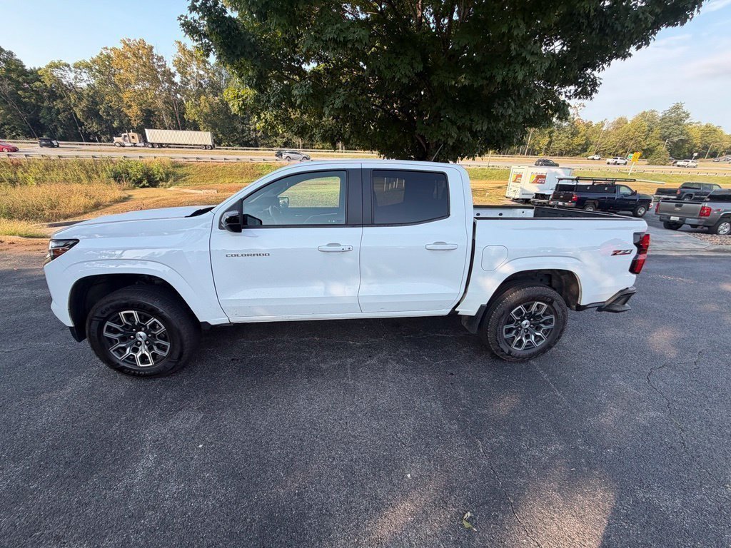 Used 2024 Chevrolet Colorado Z71 w/ Z71 Convenience Package 2 AWD/4WD image 4