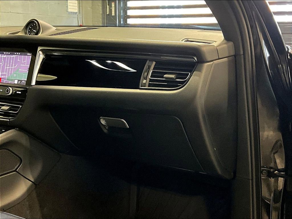 Certified 2023 Porsche Macan image 19