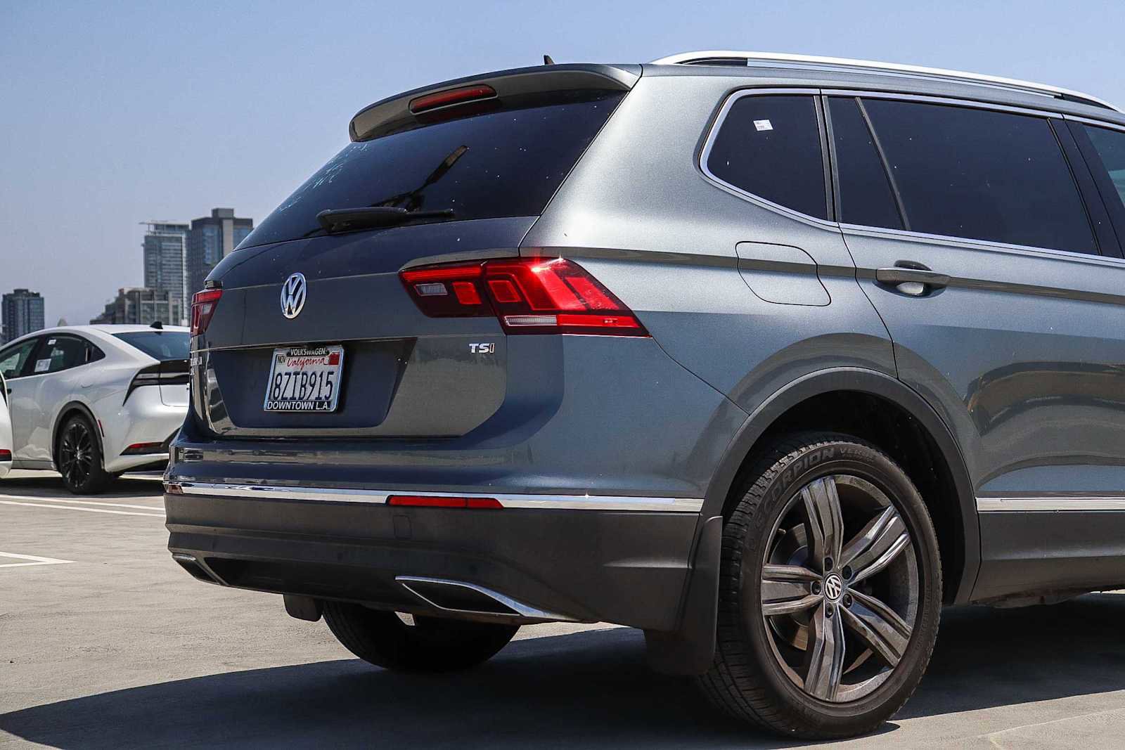 Used 2018 Volkswagen Tiguan SEL Premium FWD image 9