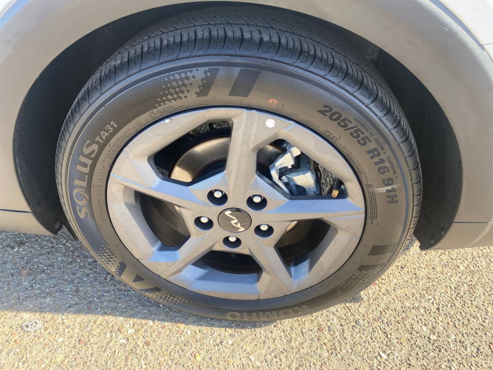 Used 2025 Kia K4 LXS image 31