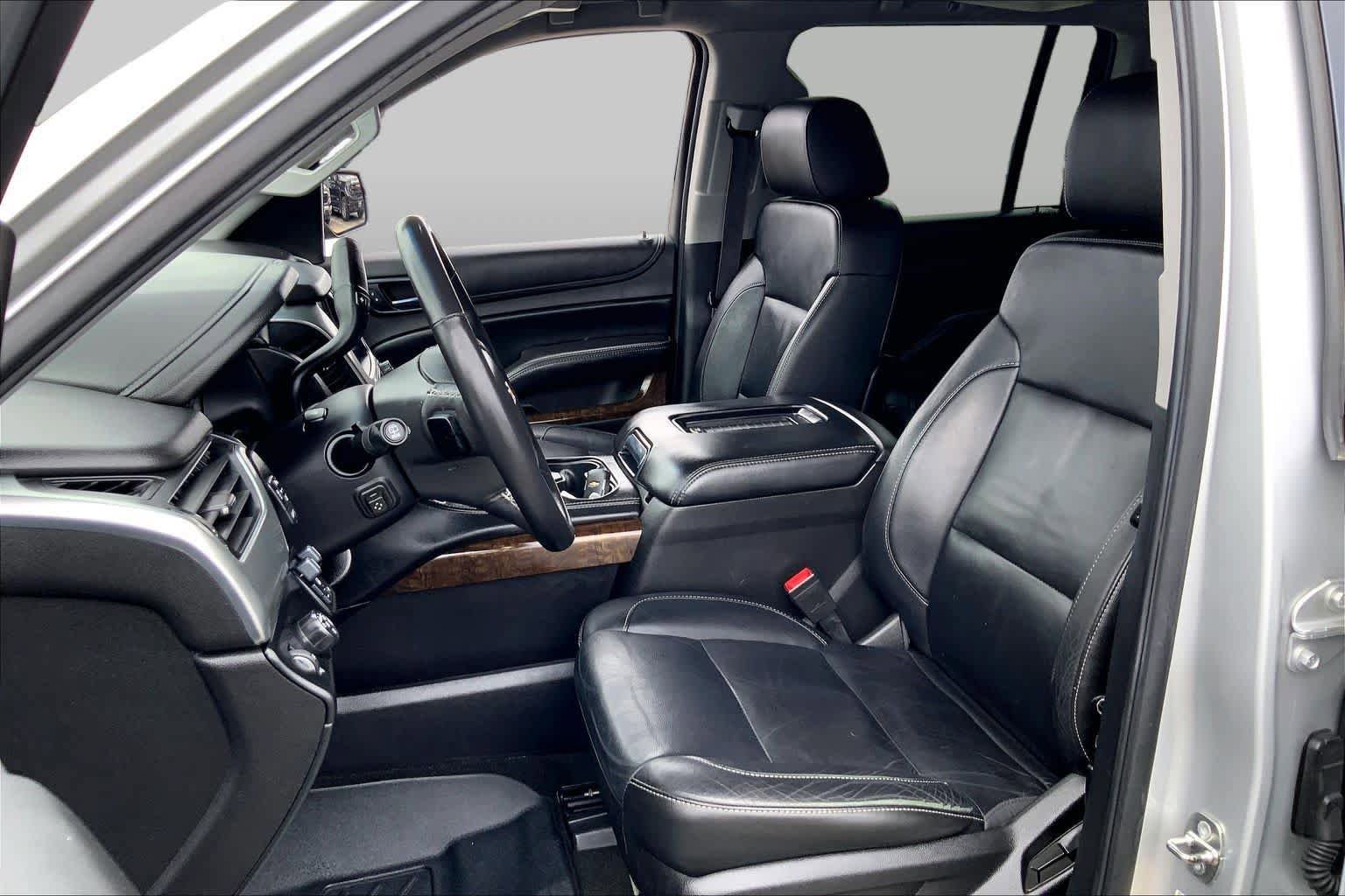 Used 2015 Chevrolet Suburban LT w/ Luxury Package RWD image 8