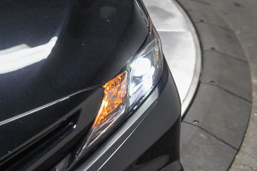 Used 2023 Toyota Camry SE FWD image 11