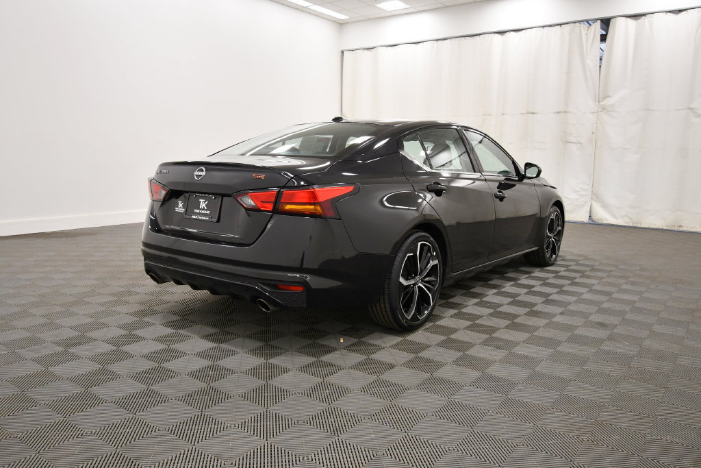 Used 2023 Nissan Altima 2.5 SR FWD image 8