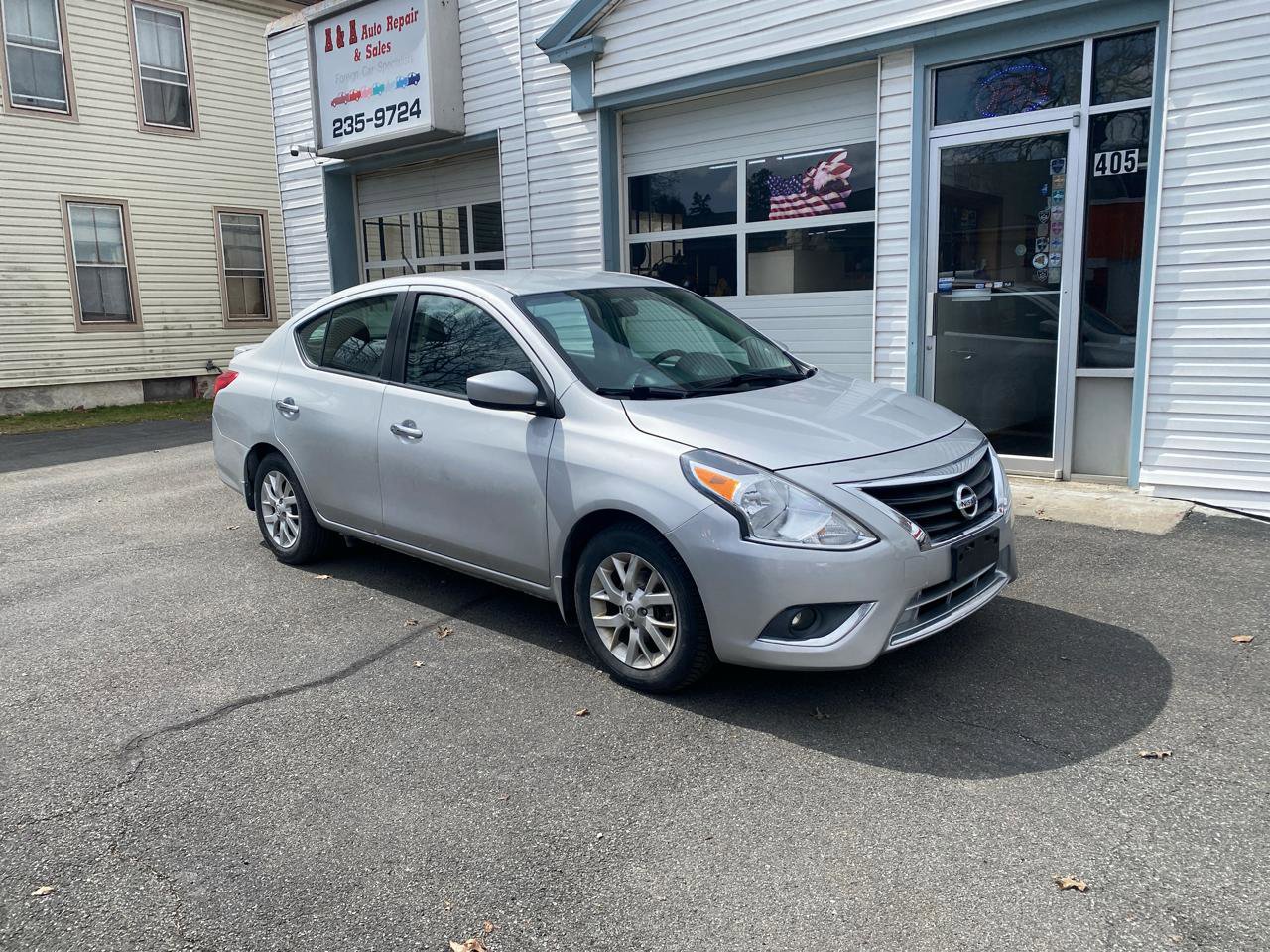 Used 2017 Nissan Versa SV w/ SV Special Edition Package FWD image 3