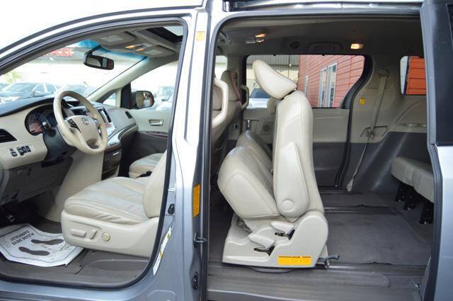 Used 2011 Toyota Sienna XLE w/ XLE Navigation Pkg FWD image 14