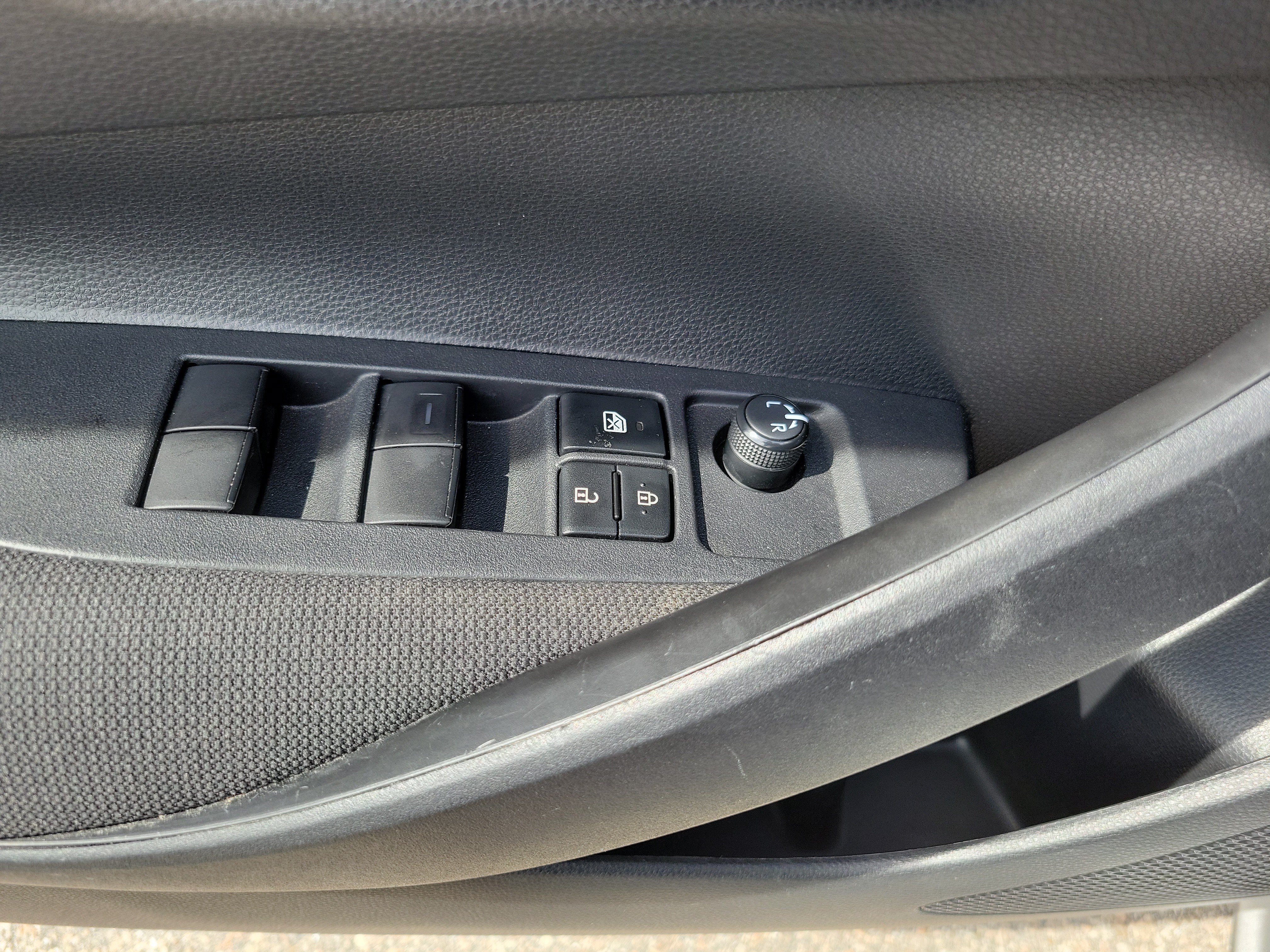 Used 2023 Toyota Corolla LE FWD image 32