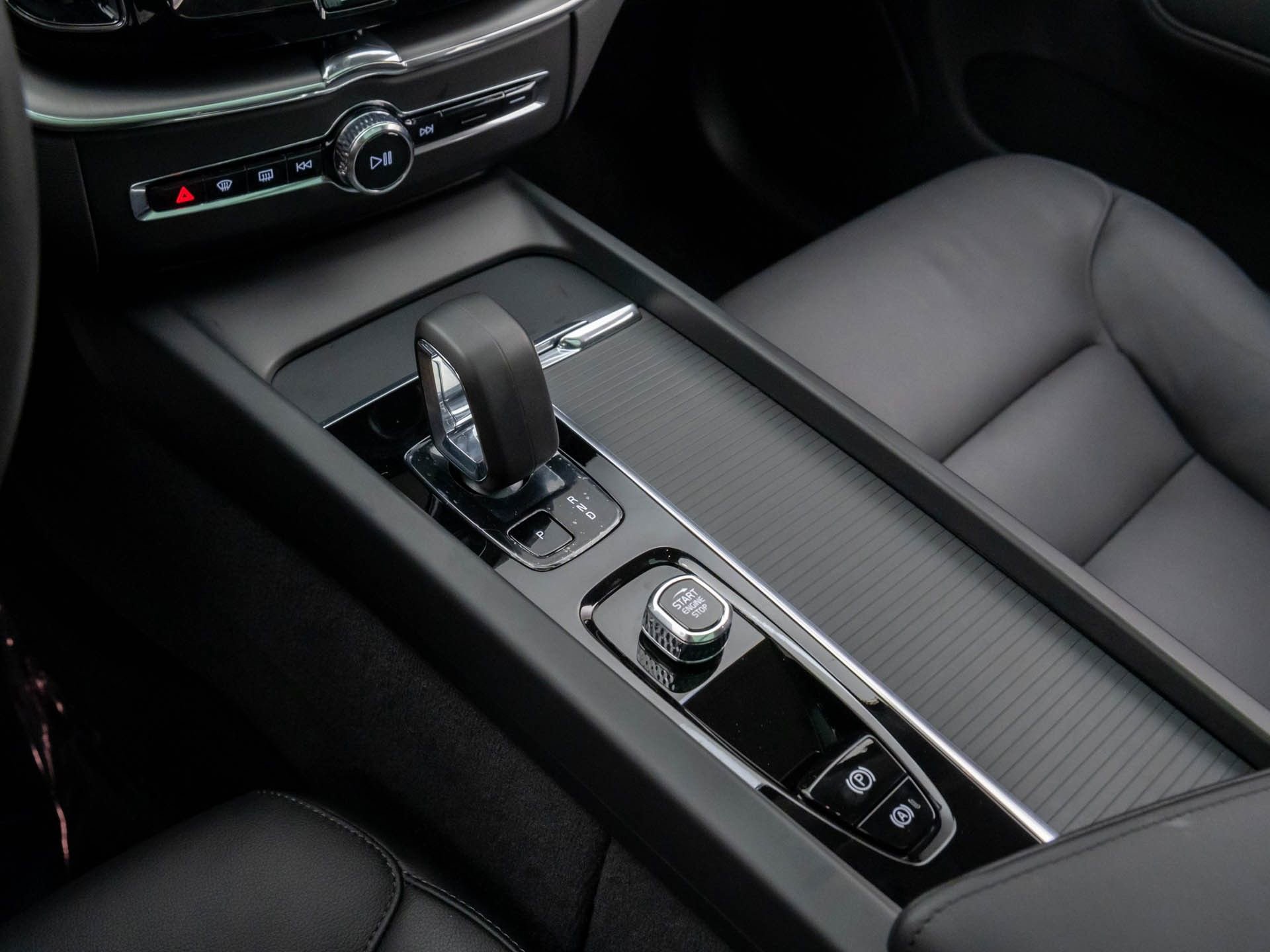 Used 2025 Volvo XC60 B5 Core w/ Protection Package Premier image 11